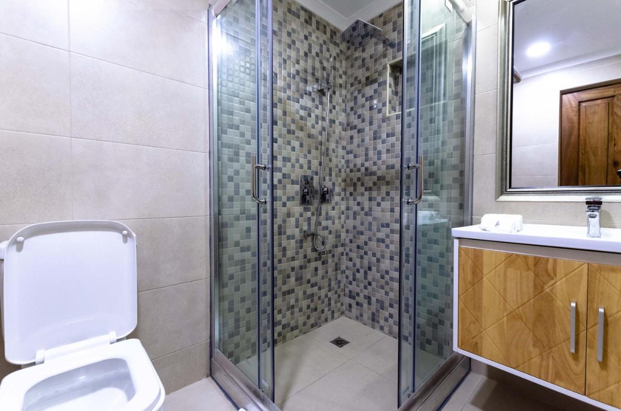 No 5 Boutique Hotel Limited Εντέμπε Εξωτερικό φωτογραφία